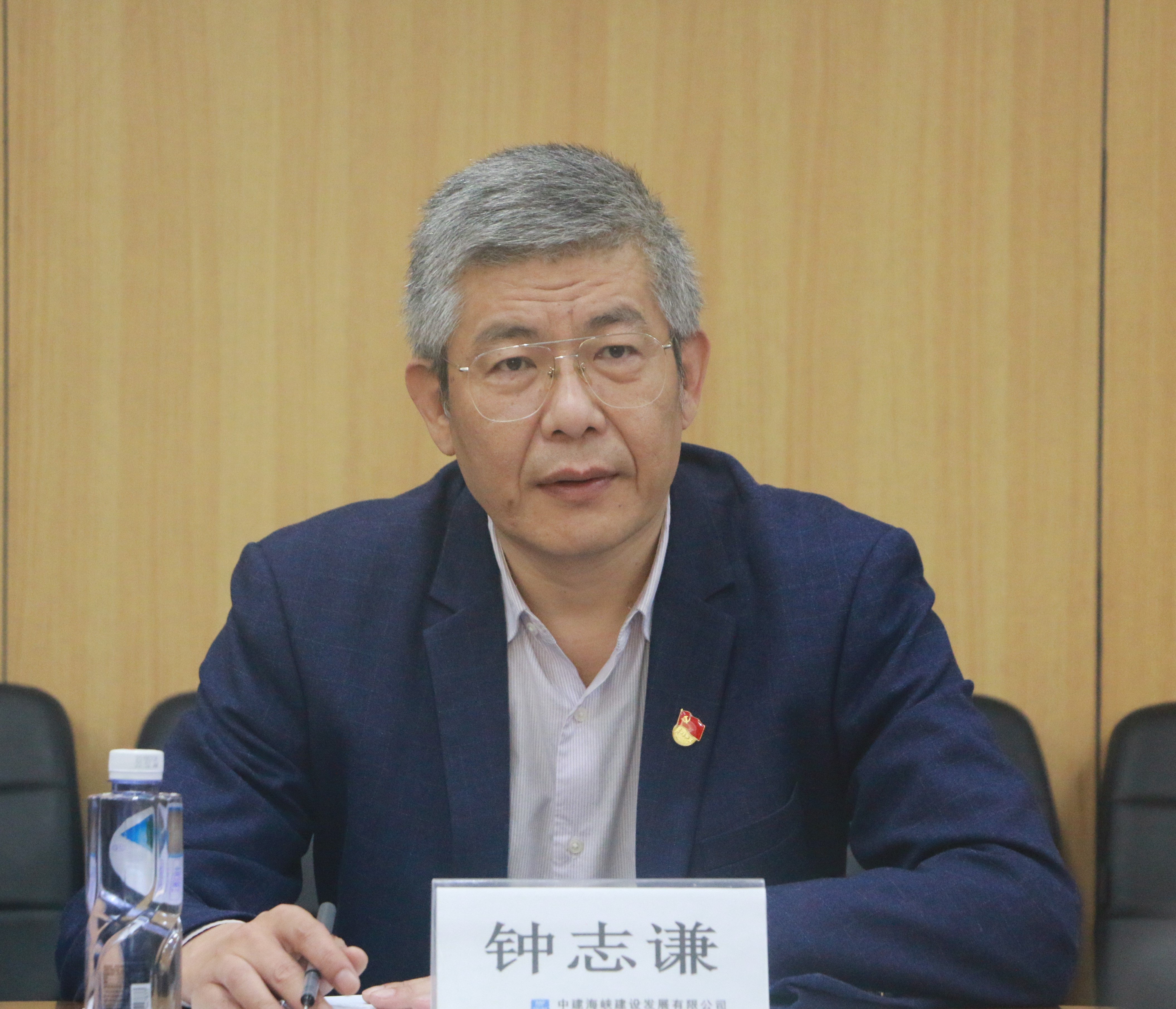 11.1余光辉-北京分公司-北京分公司召开领导班子对照党章党规找差距专题会议 (2).JPG