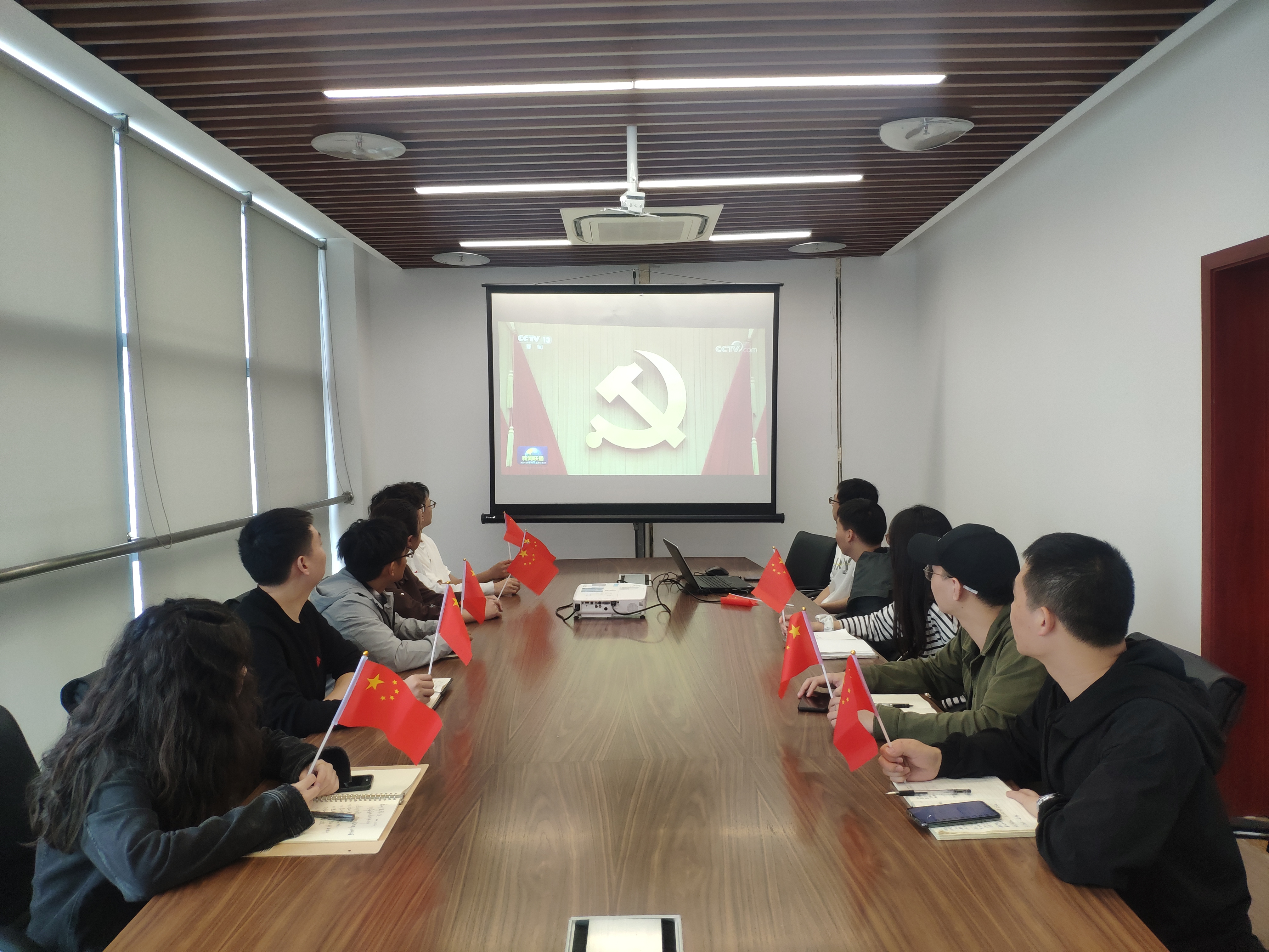 中建海峡建筑规划设计研究院组织观看中国共产党第十九届中央委员会第五次全体会议 (2).jpg