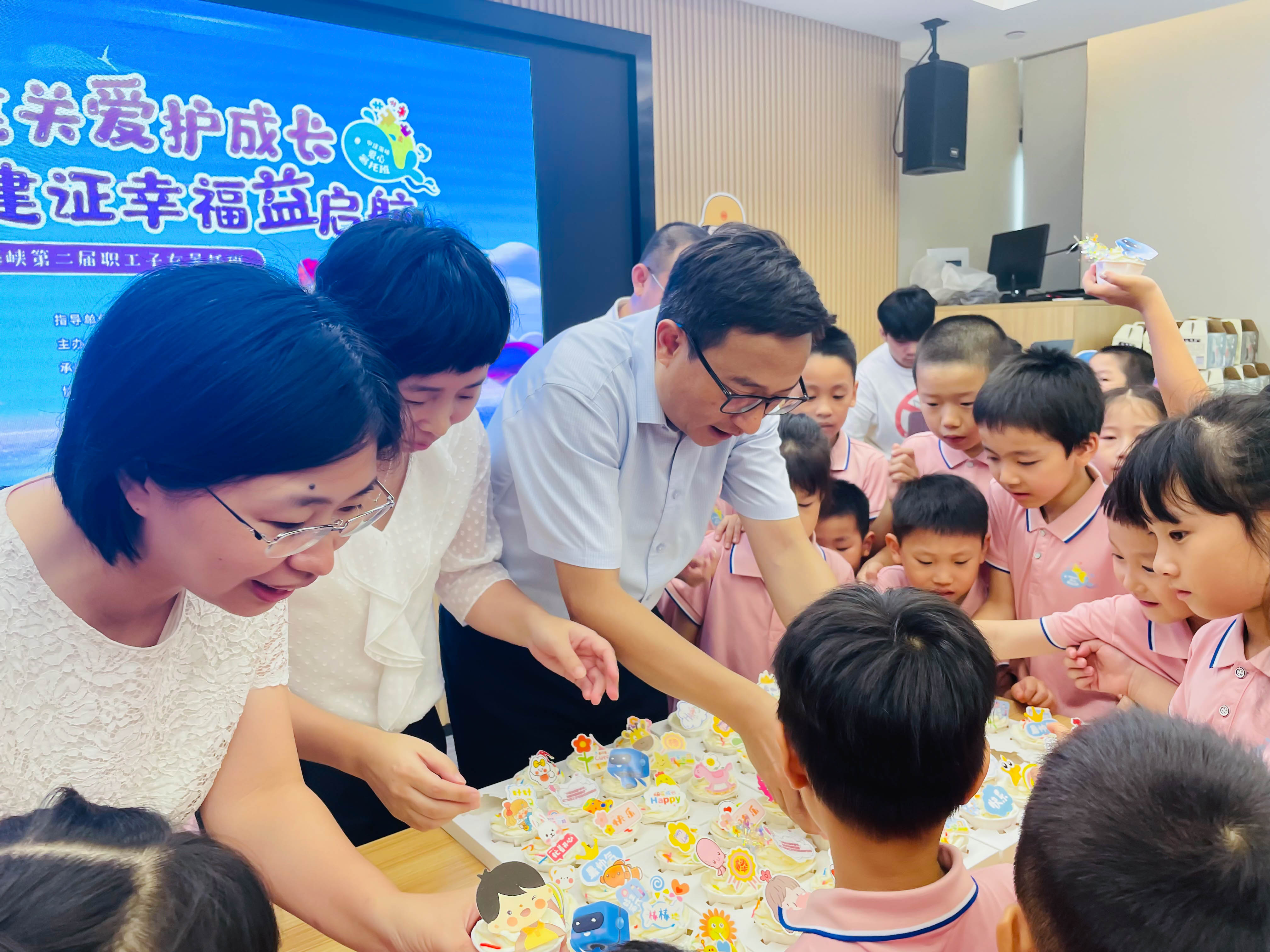 （公司新闻）7.31-工会工作部-颜海燕-“中建关爱护成长 建证幸福益启航”公司第二届职工子女暑托班顺利闭营业4.jpg