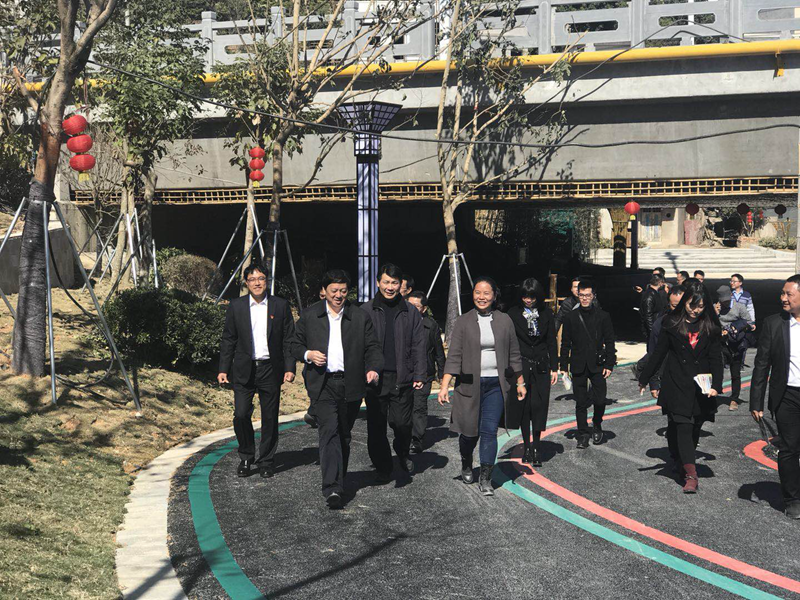 1.17王建、黄进辉-市政-福州市委副书记、市长尤猛军一行莅临闽清县江滨休闲步道工程（二期）总承包项目参观考察 (2)_副本.png