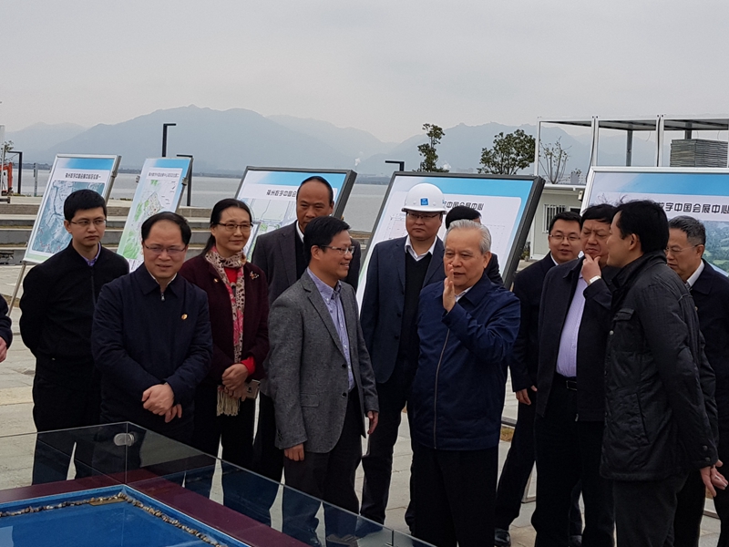 1.22何玉平——总承包公司——全国政协副主席王钦敏莅临福州数字中国会展中心项目调研指导 (2)_副本.jpg