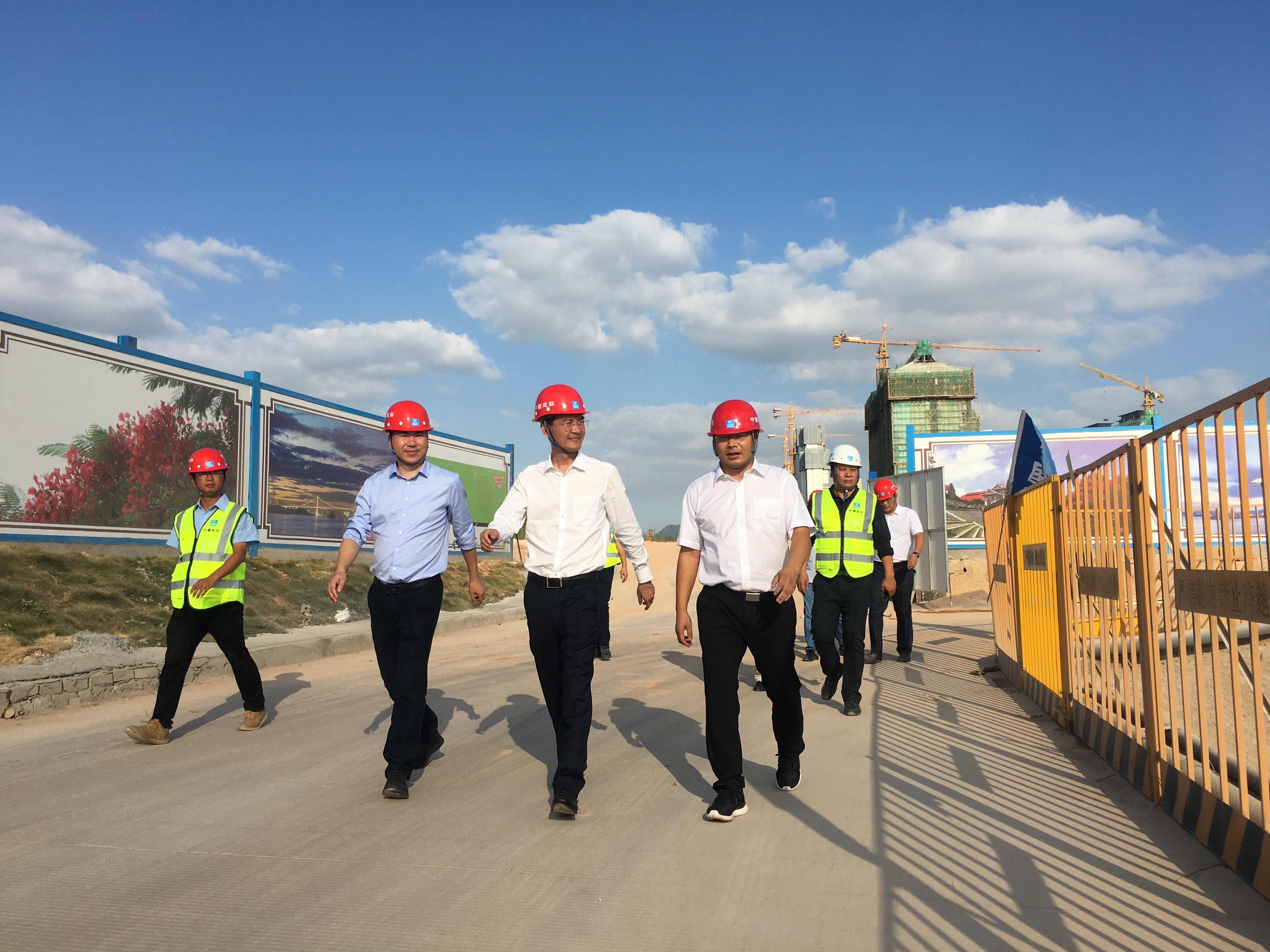（公司新闻）10.27陈佳慧-厦门公司-公司党委书记、董事长林向武一行赴厦门公司四川大学华西厦门医院项目带班安全检查 (2).jpg